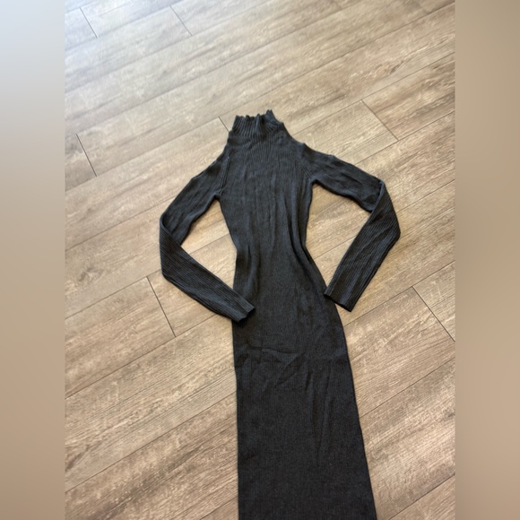 Astr Gray Long Sleeve Cold Shoulder Dress - Picture 5 of 9